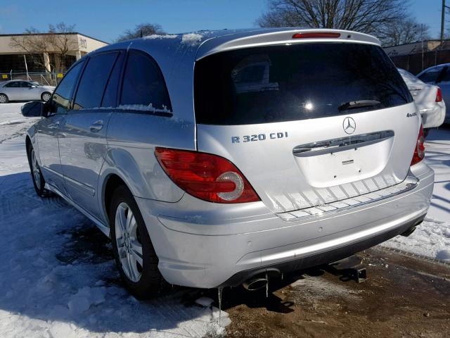 4JGCB22E68A071930 - 2008 MERCEDES-BENZ R 320 CDI SILVER photo 3