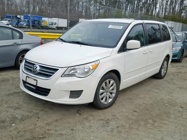 2C4RVABG9CR202757 - 2012 VOLKSWAGEN ROUTAN SE WHITE photo 2