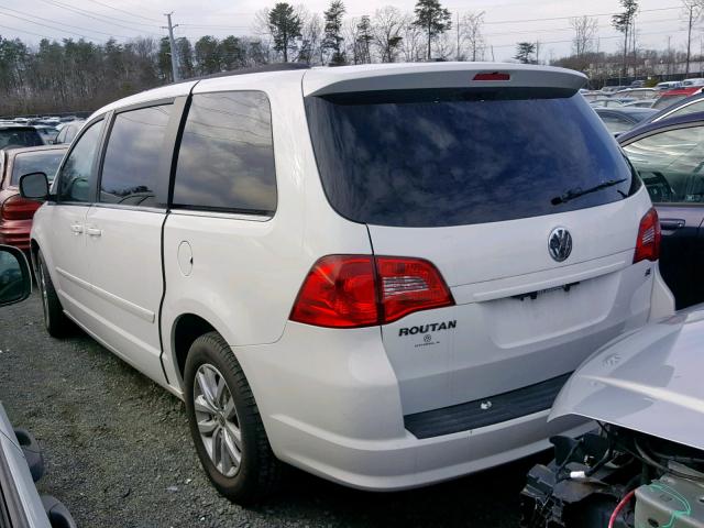 2C4RVABG9CR202757 - 2012 VOLKSWAGEN ROUTAN SE WHITE photo 3