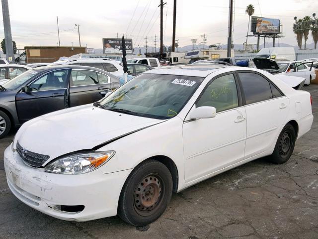JTDBE32K720040136 - 2002 TOYOTA CAMRY LE WHITE photo 2