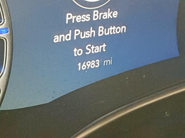 2C4RC1GG8JR174882 - 2018 CHRYSLER PACIFICA L WHITE photo 8