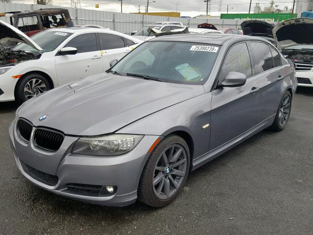 WBAPH53589A438071 - 2009 BMW 328 I SULE GRAY photo 2