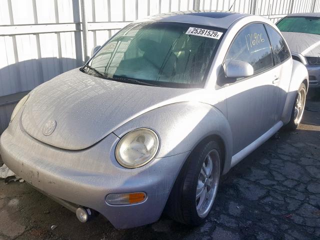 3VWCC21C3YM474006 - 2000 VOLKSWAGEN NEW BEETLE Silber Foto 2
