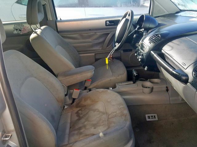 3VWCC21C3YM474006 - 2000 VOLKSWAGEN NEW BEETLE Silber Foto 5