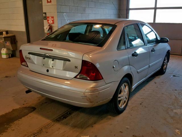 1FAFP34314W113444 - 2004 FORD FOCUS SE C SILVER photo 4