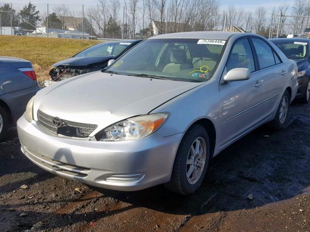 4T1BE30K72U020136 - 2002 TOYOTA CAMRY LE SILVER photo 2