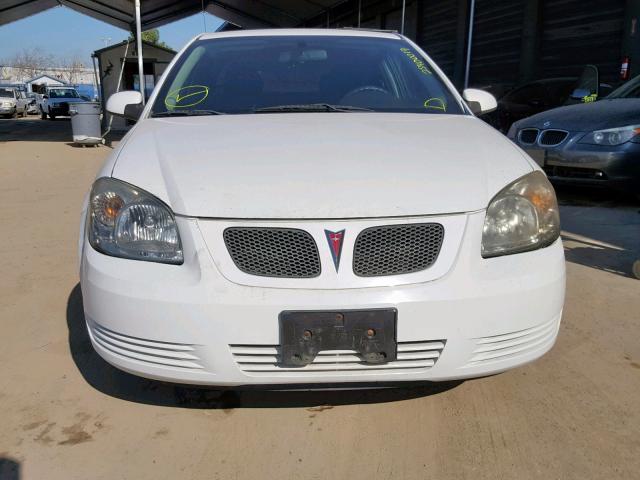 1G2AS18H597150953 - 2009 PONTIAC G5 WHITE photo 9