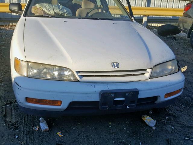 1HGCD5625RA170788 - 1994 HONDA ACCORD DX WHITE photo 7