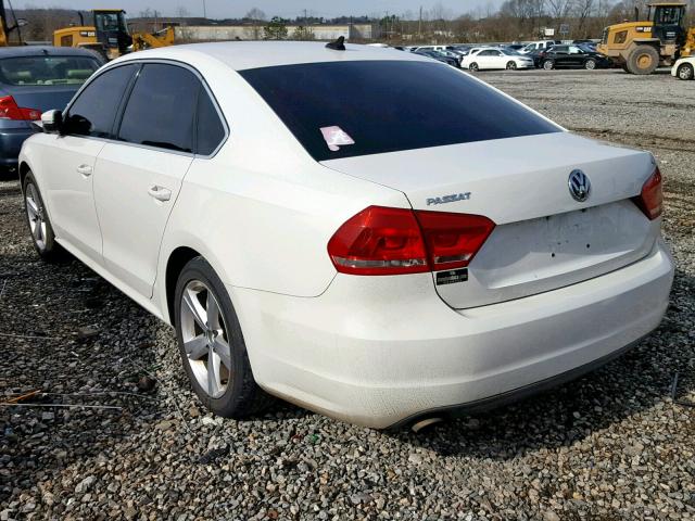 1VWBH7A31DC005079 - 2013 VOLKSWAGEN PASSAT SE WHITE photo 3