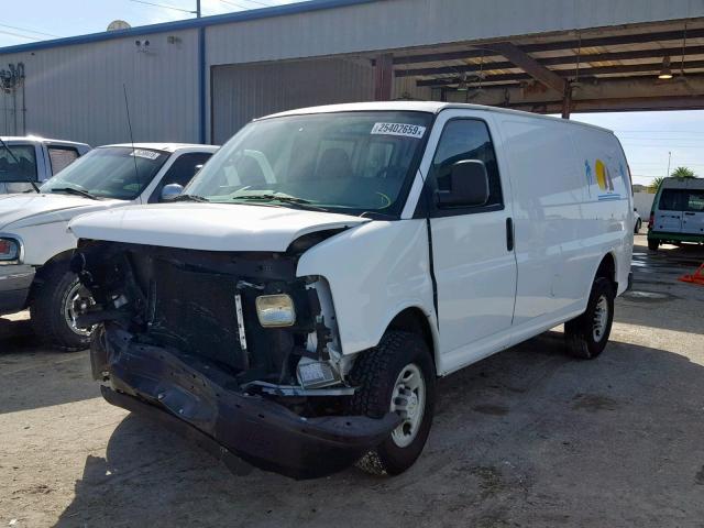 1GCGG25C881146712 - 2008 CHEVROLET EXPRESS G2 WHITE photo 2