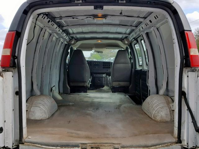 1GCGG25C881146712 - 2008 CHEVROLET EXPRESS G2 WHITE photo 9