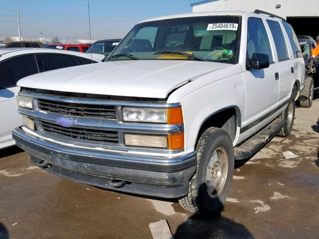 1GNEK13R9XJ412753 - 1999 CHEVROLET TAHOE K150 WHITE photo 2