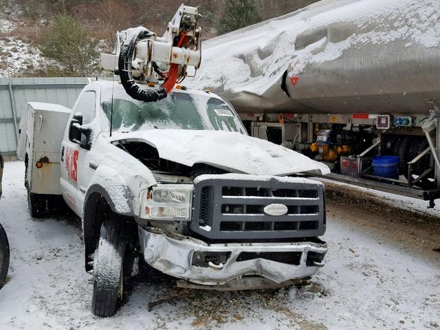 1FDAF56P45EB73496 - 2005 FORD F550 SUPER WHITE photo 1