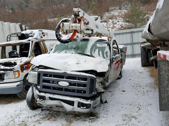 1FDAF56P45EB73496 - 2005 FORD F550 SUPER WHITE photo 2