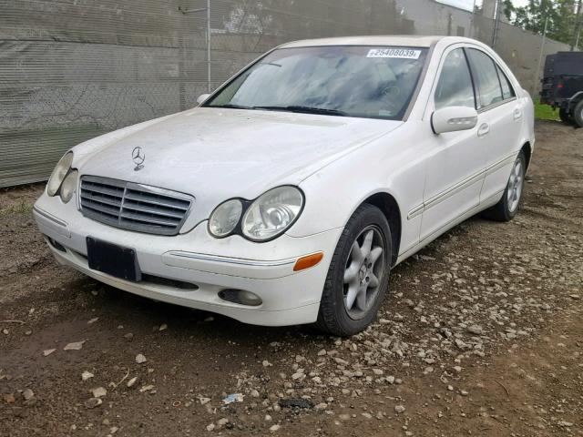 WDBRF61J34A551604 - 2004 MERCEDES-BENZ C 240 WHITE photo 2