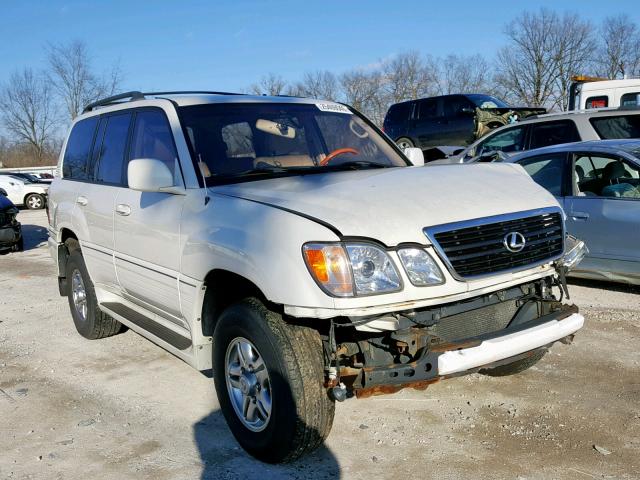 JTJHT00W923519982 - 2002 LEXUS LX 470 WHITE photo 1