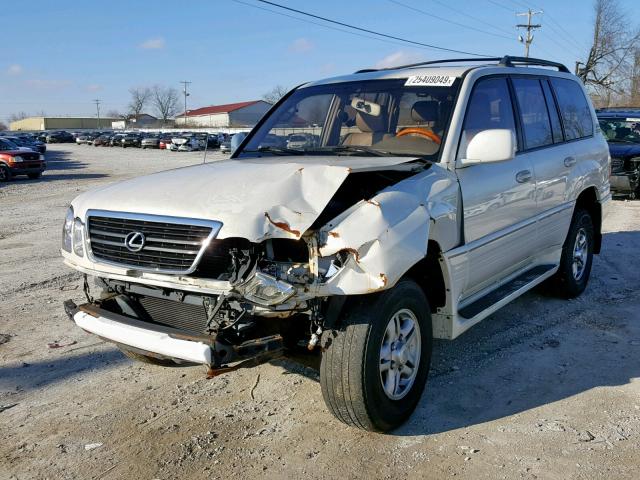 JTJHT00W923519982 - 2002 LEXUS LX 470 WHITE photo 2