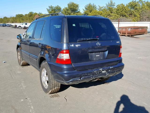 4JGAB54E52A316939 - 2002 MERCEDES-BENZ ML 320 BLUE photo 3