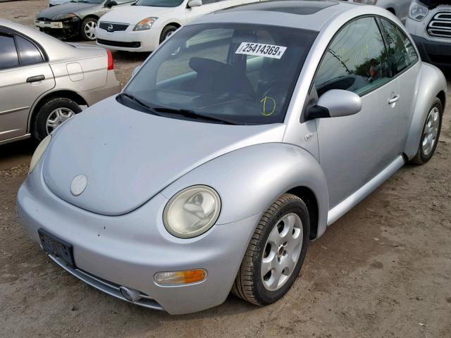 3VWCP21C62M438970 - 2002 VOLKSWAGEN NEW BEETLE Gümüş foto 2
