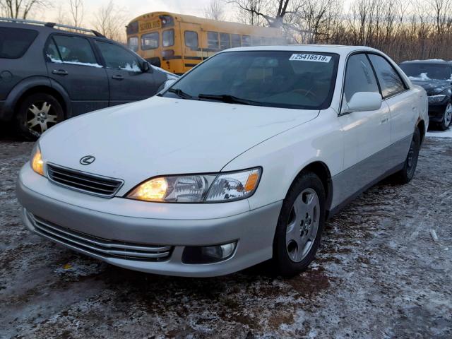 JT8BF28G410323097 - 2001 LEXUS ES 300 WHITE photo 2