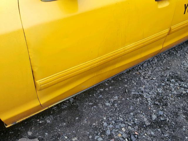 2FABP7AV1BX160521 - 2011 FORD CROWN VICT YELLOW photo 9