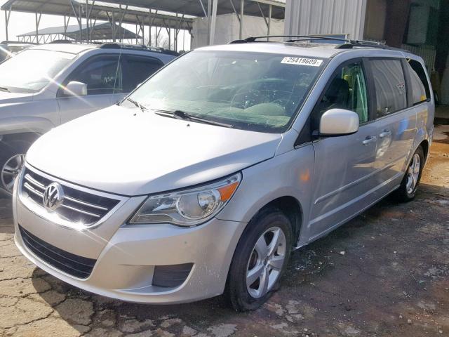 2V8HW34189R501800 - 2009 VOLKSWAGEN ROUTAN SE SILVER photo 2