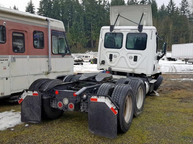 1FUJGEDV5FLGL5298 - 2015 FREIGHTLINER CASCADIA 1 WHITE photo 4