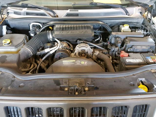 1J8HG48K36C209146 - 2006 JEEP COMMANDER GREEN photo 9