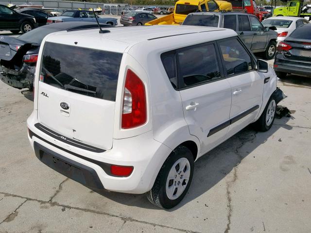 KNDJT2A51D7499583 - 2013 KIA SOUL WHITE photo 4