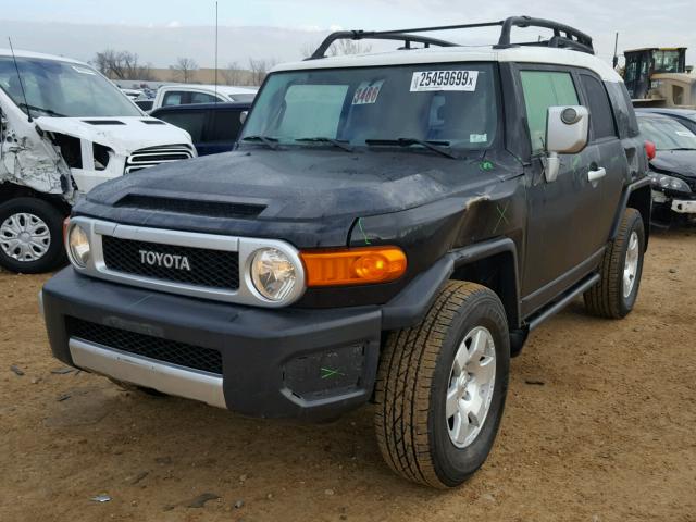 JTEBU11FX70060377 - 2007 TOYOTA FJ CRUISER BLACK photo 2