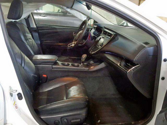 4T1BK1EB0JU269639 - 2018 TOYOTA AVALON XLE WHITE photo 5