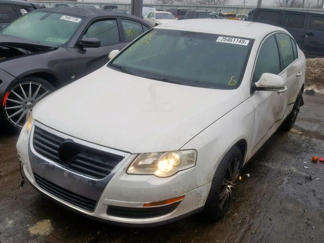 WVWJK73C68E204605 - 2008 VOLKSWAGEN PASSAT TUR WHITE photo 2