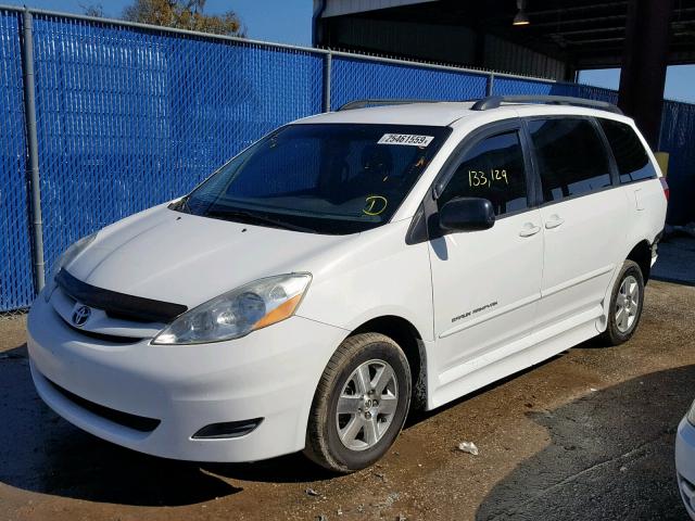 5TDZK23C67S024412 - 2007 TOYOTA SIENNA CE WHITE photo 2