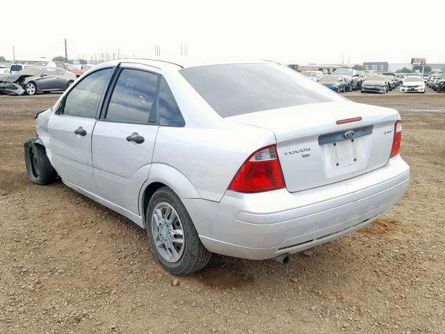 1FAFP34N55W162486 - 2005 FORD FOCUS ZX4 SILVER photo 3