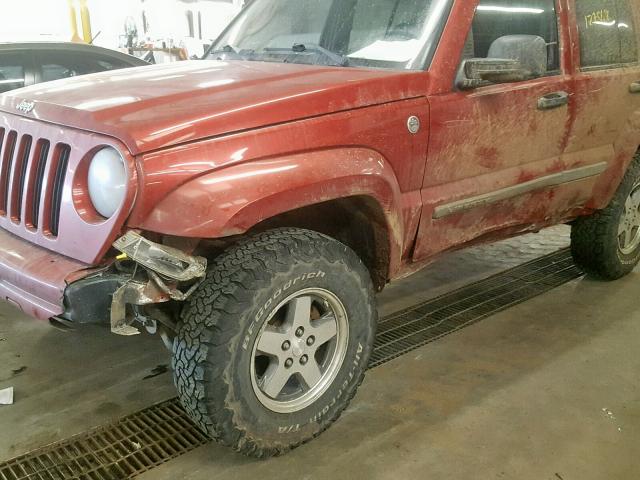 1J8GL38K15W663684 - 2005 JEEP LIBERTY RE RED photo 9