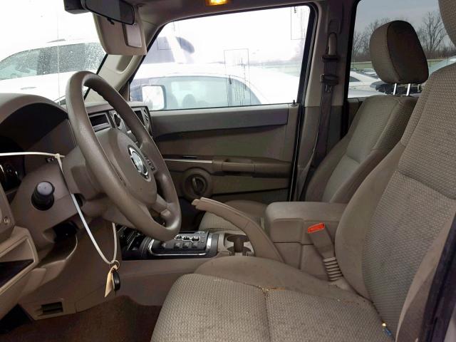 1J8HG48P57C587918 - 2007 JEEP COMMANDER TAN photo 5