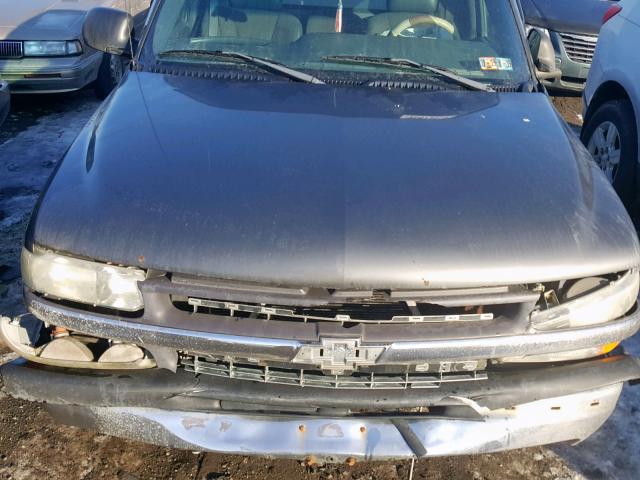 1GCEC14W41Z313616 - 2001 CHEVROLET SILVERADO GRAY photo 7