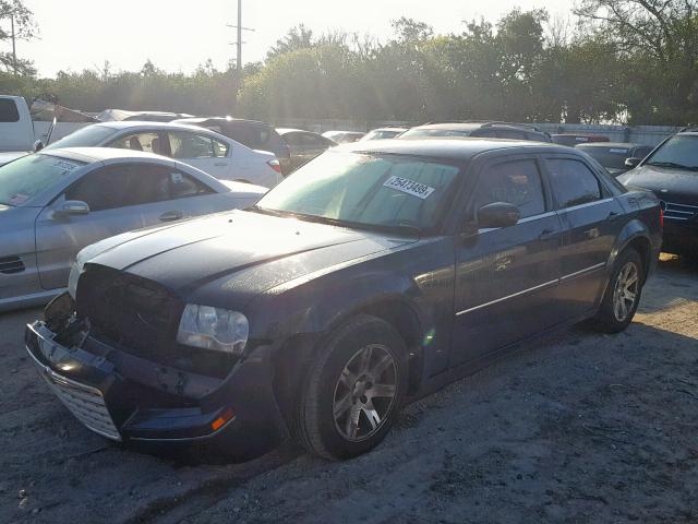 2C3KA53G17H883404 - 2007 CHRYSLER 300 TOURIN GRAY photo 2