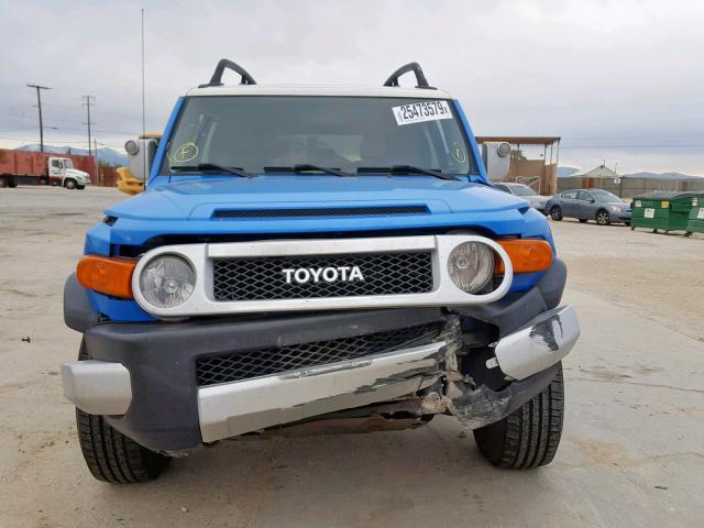 JTEZU11F270006246 - 2007 TOYOTA FJ CRUISER BLUE photo 9