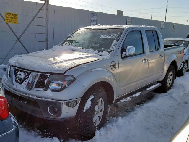 1N6AD07W37C466448 - 2007 NISSAN FRONTIER C SILVER photo 2