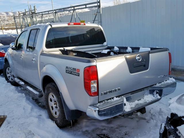 1N6AD07W37C466448 - 2007 NISSAN FRONTIER C SILVER photo 3