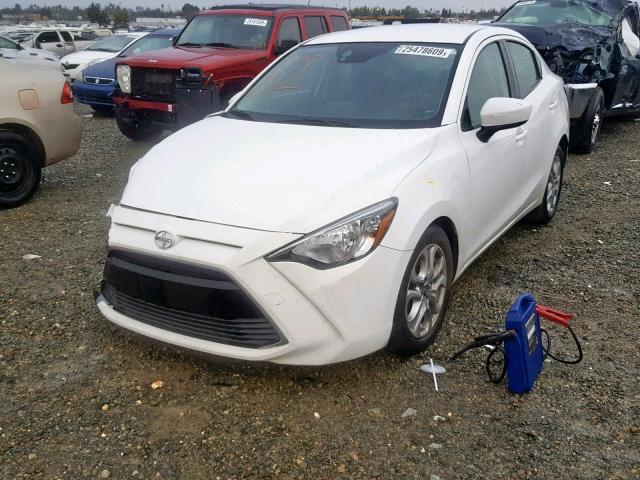 3MYDLBZV8GY105194 - 2016 TOYOTA SCION IA WHITE photo 2