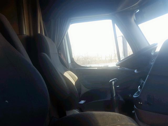 1FUJGLDR9BLAZ2507 - 2011 FREIGHTLINER CASCADIA 1 WHITE photo 5