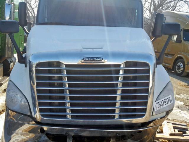 1FUJGLDR9BLAZ2507 - 2011 FREIGHTLINER CASCADIA 1 WHITE photo 7