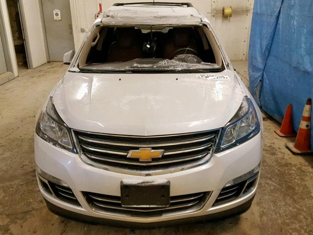 1GNKVJKD0HJ175572 - 2017 CHEVROLET TRAVERSE P WHITE photo 9