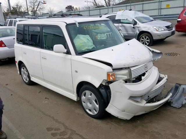 JTLKT324454020869 - 2005 TOYOTA SCION XB WHITE photo 1