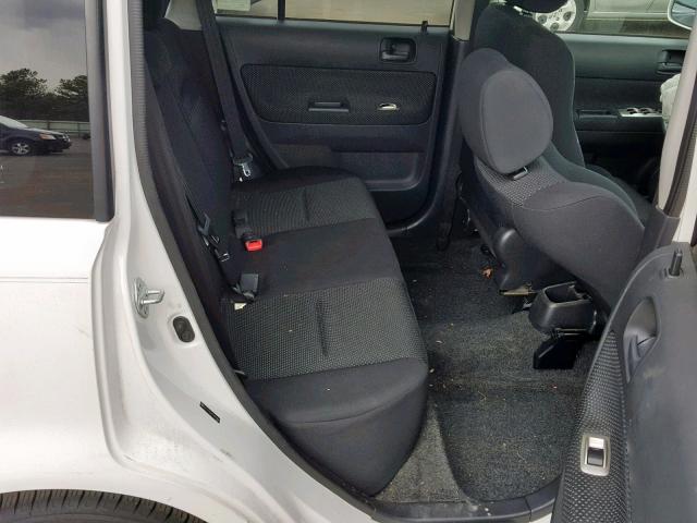 JTLKT324454020869 - 2005 TOYOTA SCION XB WHITE photo 6