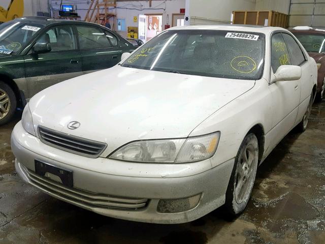 JT8BF28G210331845 - 2001 LEXUS ES 300 WHITE photo 2