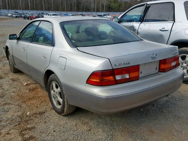 JT8BF28GXW5033876 - 1998 LEXUS ES 300 SILVER photo 3