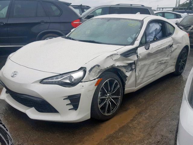 JF1ZNAA14H8710642 - 2017 TOYOTA 86 BASE WHITE photo 2